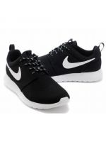 Женские кроссовки Nike Flyknit Roshe Run черно-белые