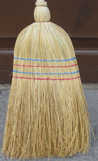Веник с ручкой евро стандарт или метла сорго.