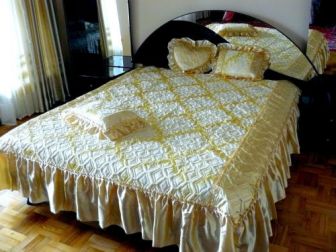 Покрывало  жаккард с рюшей (180х220см)+3 подушки 