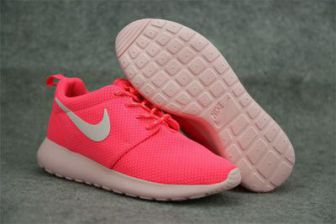 Женские кроссовки Nike Roshe Run коралловый